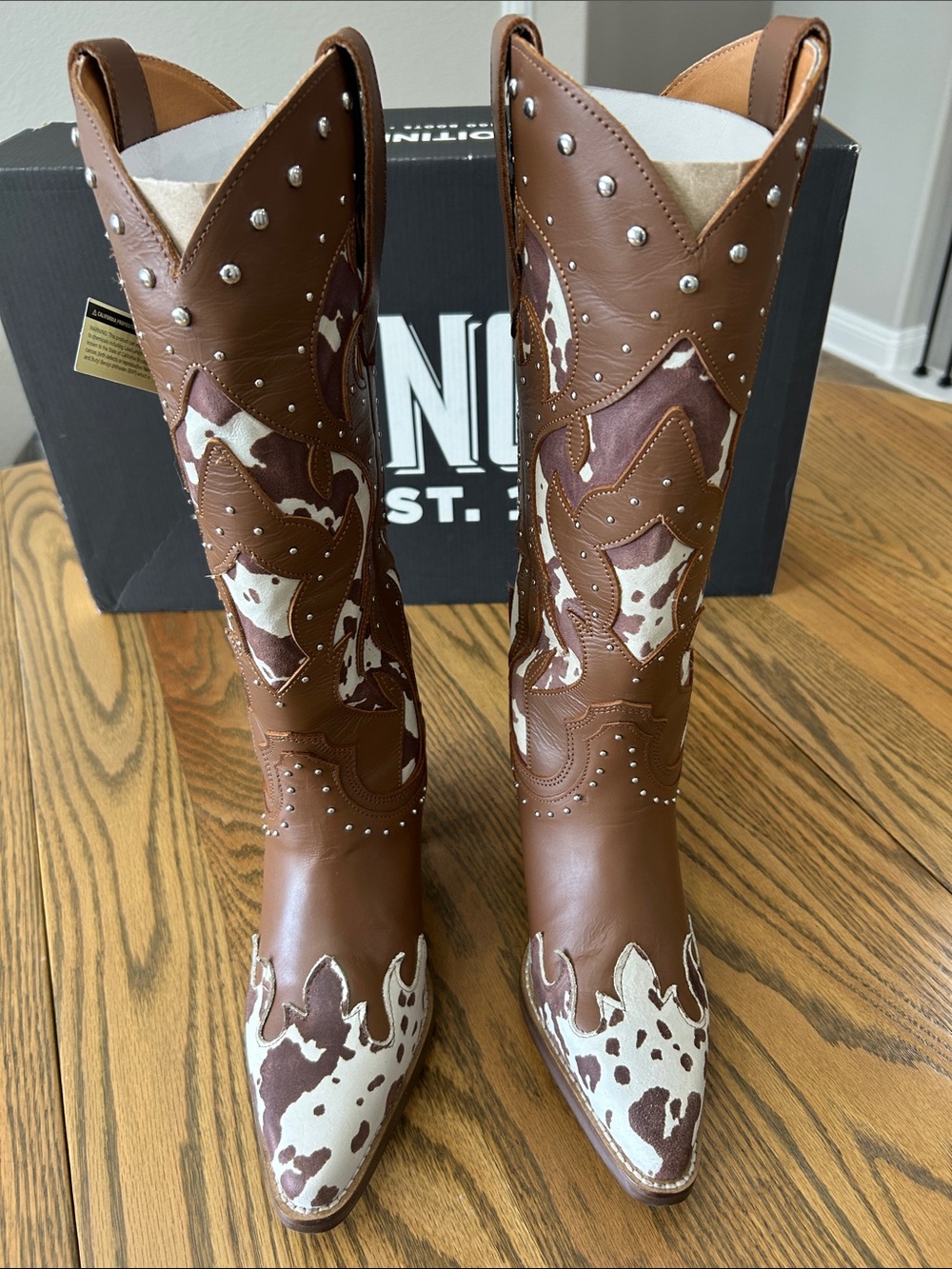 dingo Untamed Leather Wester Boots with heel, Brown Cow Print, size 7.5, NIB - Picture 6 of 13